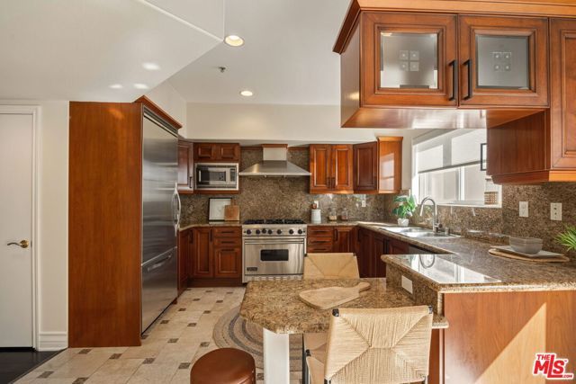 1717 S Barrington Avenue 103, Los Angeles, CA 90025