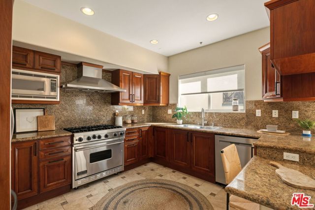 1717 S Barrington Avenue 103, Los Angeles, CA 90025