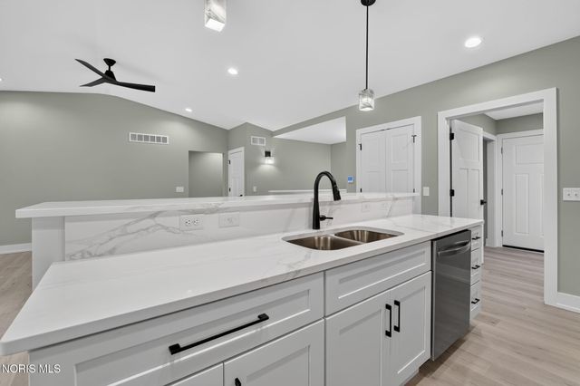 6634 Long Street, Whitehouse, OH 43571