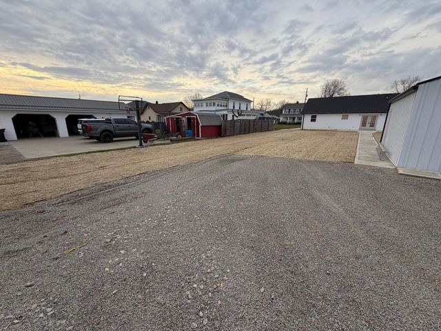 165 W 3rd Street, Frazeysburg, OH 43822