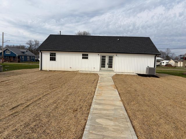 165 W 3rd Street, Frazeysburg, OH 43822