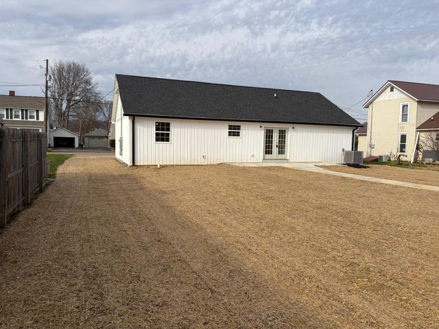 165 W 3rd Street, Frazeysburg, OH 43822