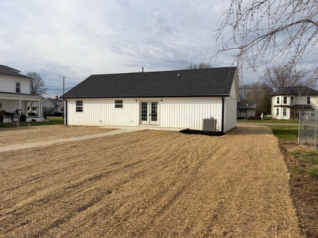 165 W 3rd Street, Frazeysburg, OH 43822