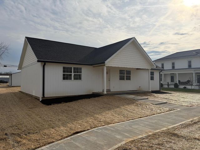 165 W 3rd Street, Frazeysburg, OH 43822