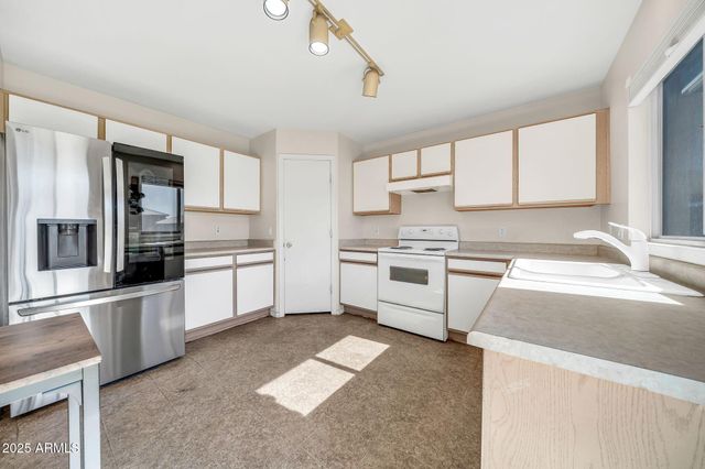 12119 W DAHLIA Drive, El Mirage, AZ 85335