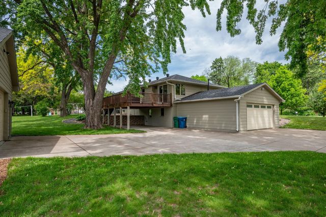 12715 27th Avenue N, Plymouth, MN 55441