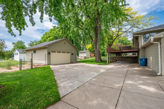 12715 27th Avenue N, Plymouth, MN 55441