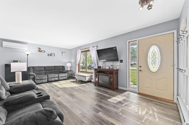 1447 Tomac LANE, Hubertus, WI 53033
