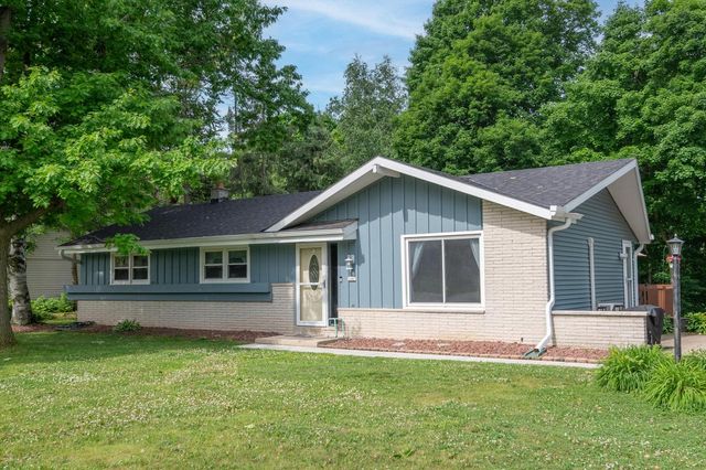 1447 Tomac LANE, Hubertus, WI 53033