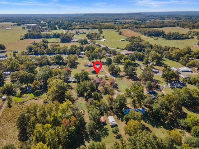 104 Court Square Road, El Paso, AR 72045