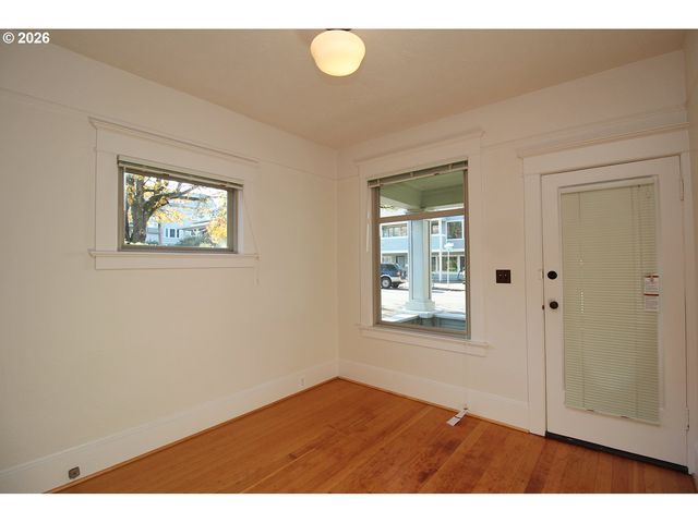 3628 Se MILWAUKIE Ave, Portland, OR 97202