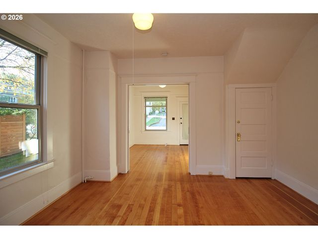 3628 Se MILWAUKIE Ave, Portland, OR 97202