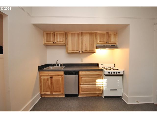 3628 Se MILWAUKIE Ave, Portland, OR 97202