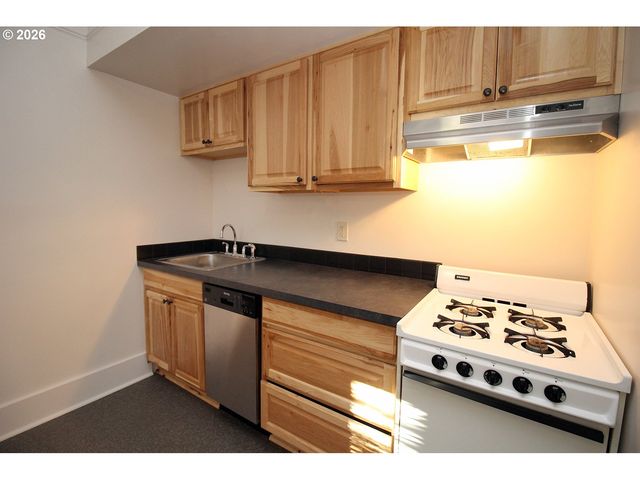 3628 Se MILWAUKIE Ave, Portland, OR 97202