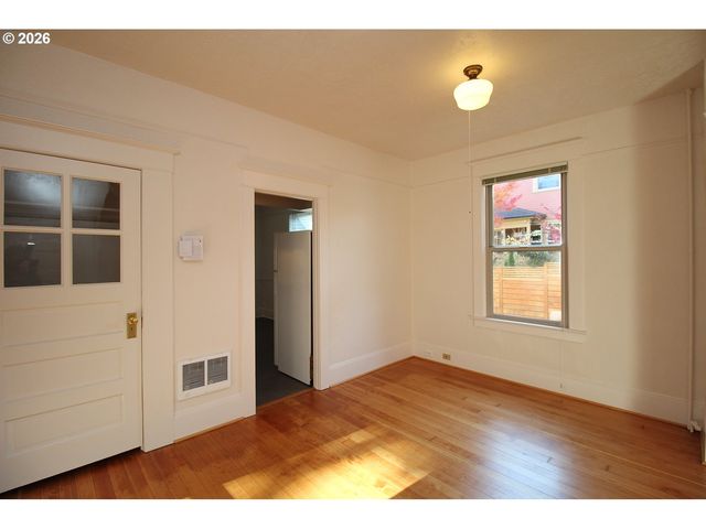 3628 Se MILWAUKIE Ave, Portland, OR 97202