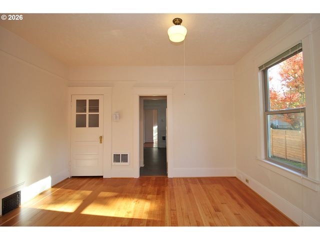 3628 Se MILWAUKIE Ave, Portland, OR 97202