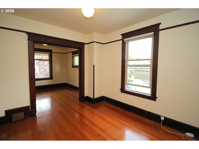 3628 Se MILWAUKIE Ave, Portland, OR 97202