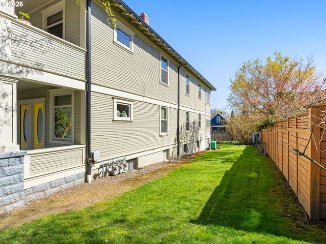 3628 Se MILWAUKIE Ave, Portland, OR 97202