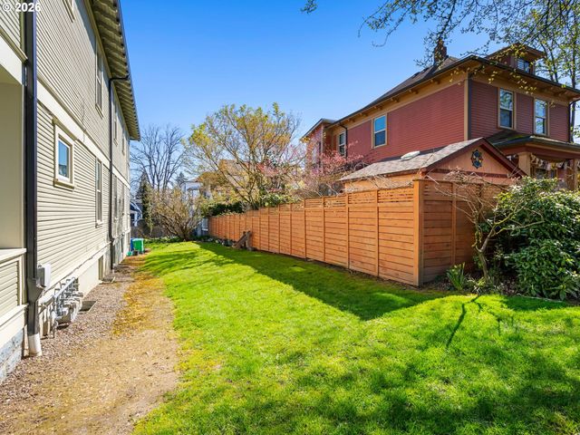 3628 Se MILWAUKIE Ave, Portland, OR 97202