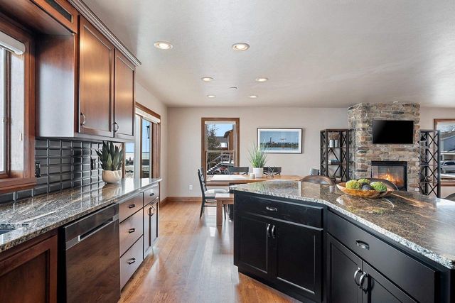 2414 LONGTAIL BEACH LANE, Suamico, WI 54173