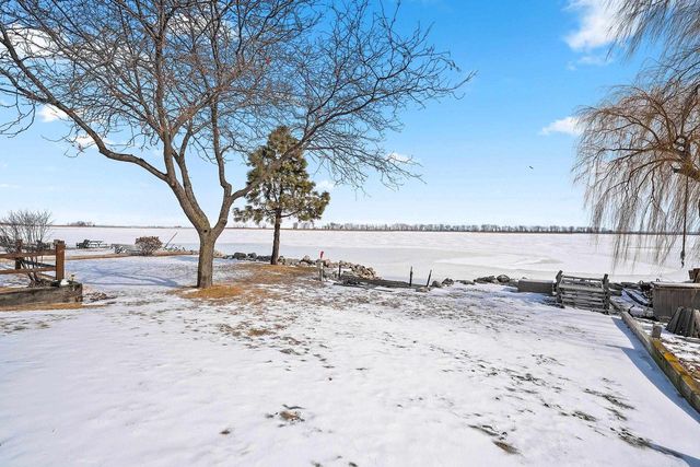 2414 LONGTAIL BEACH LANE, Suamico, WI 54173