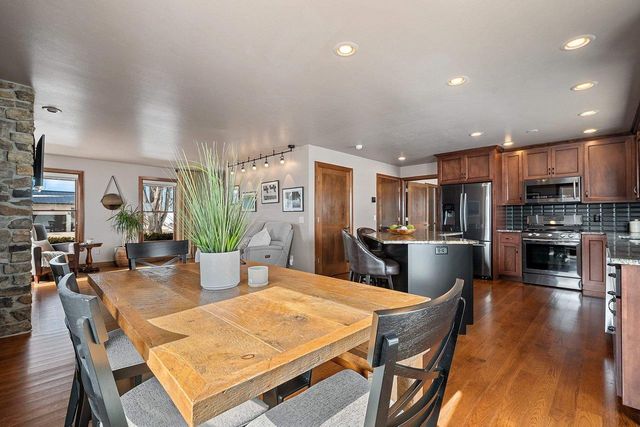 2414 LONGTAIL BEACH LANE, Suamico, WI 54173