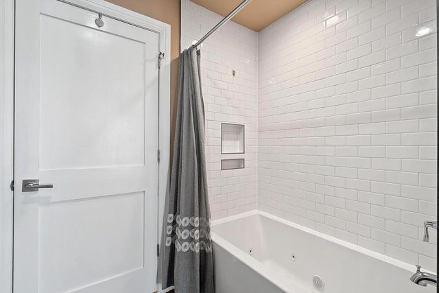 2414 LONGTAIL BEACH LANE, Suamico, WI 54173