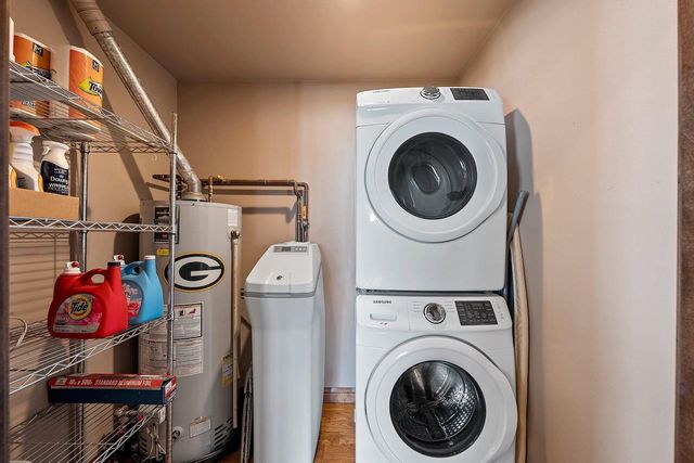 2414 LONGTAIL BEACH LANE, Suamico, WI 54173