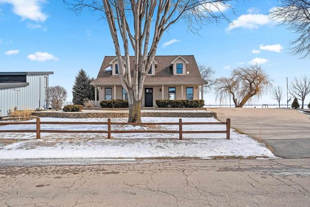 2414 LONGTAIL BEACH LANE, Suamico, WI 54173