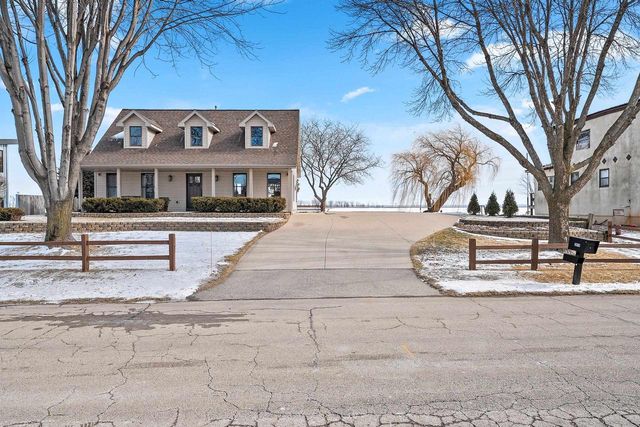 2414 LONGTAIL BEACH LANE, Suamico, WI 54173