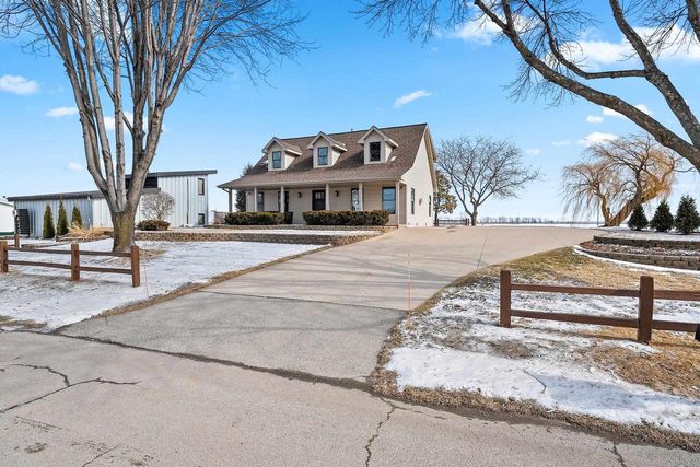 2414 LONGTAIL BEACH LANE, Suamico, WI 54173