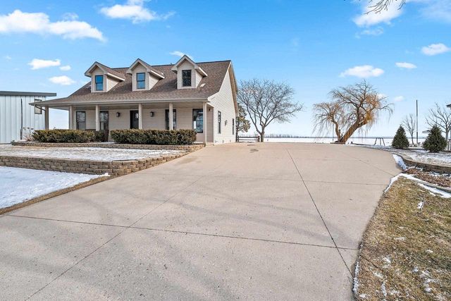 2414 LONGTAIL BEACH LANE, Suamico, WI 54173