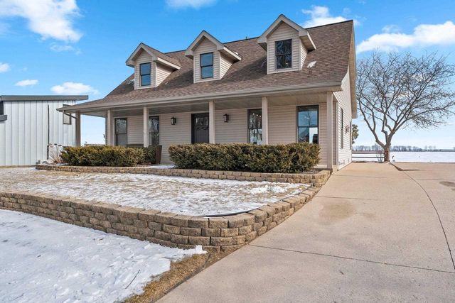 2414 LONGTAIL BEACH LANE, Suamico, WI 54173