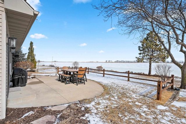 2414 LONGTAIL BEACH LANE, Suamico, WI 54173