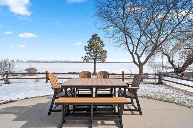 2414 LONGTAIL BEACH LANE, Suamico, WI 54173