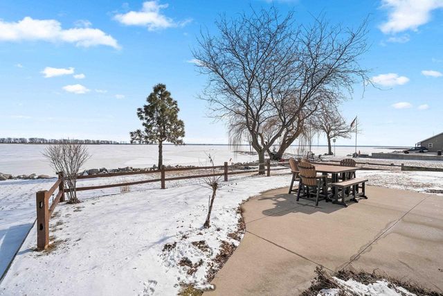 2414 LONGTAIL BEACH LANE, Suamico, WI 54173