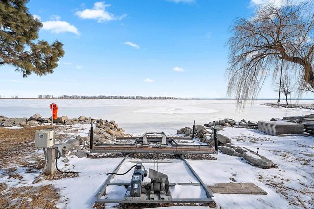 2414 LONGTAIL BEACH LANE, Suamico, WI 54173