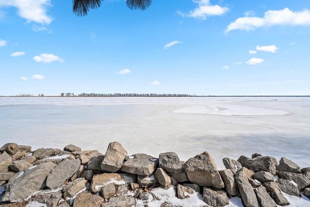 2414 LONGTAIL BEACH LANE, Suamico, WI 54173