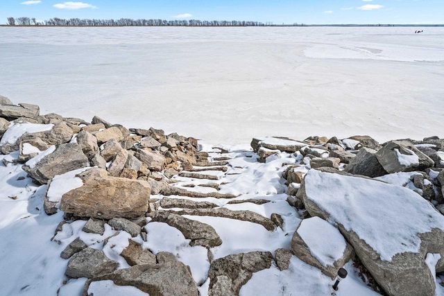 2414 LONGTAIL BEACH LANE, Suamico, WI 54173