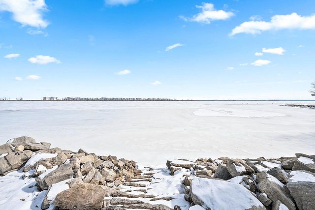 2414 LONGTAIL BEACH LANE, Suamico, WI 54173