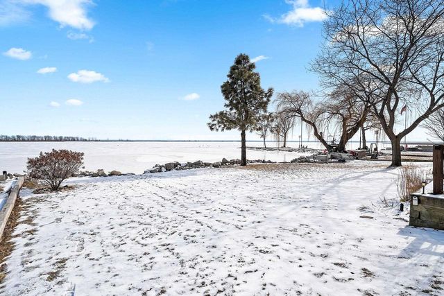 2414 LONGTAIL BEACH LANE, Suamico, WI 54173