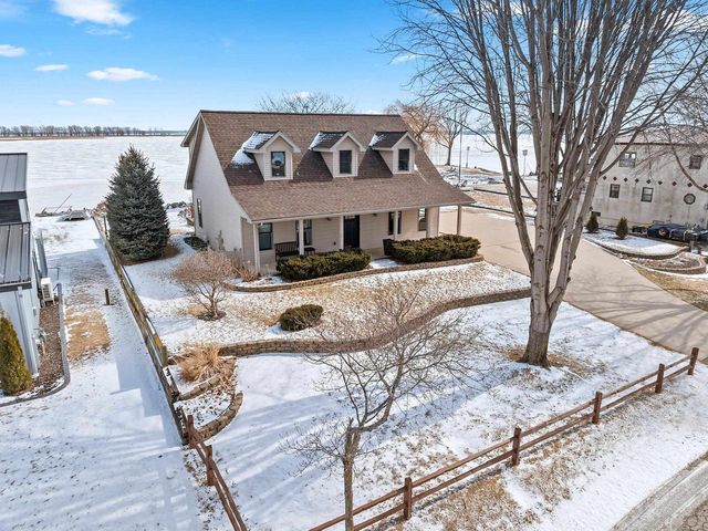 2414 LONGTAIL BEACH LANE, Suamico, WI 54173