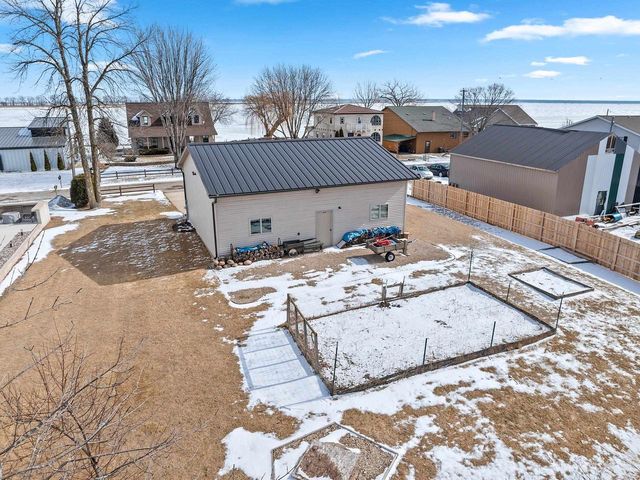 2414 LONGTAIL BEACH LANE, Suamico, WI 54173