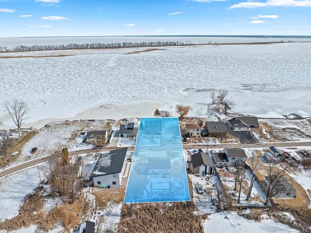 2414 LONGTAIL BEACH LANE, Suamico, WI 54173