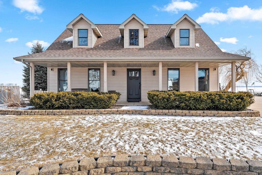 2414 LONGTAIL BEACH LANE, Suamico, WI 54173