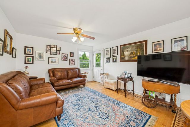 6433 N Drake Avenue, Lincolnwood, IL 60712