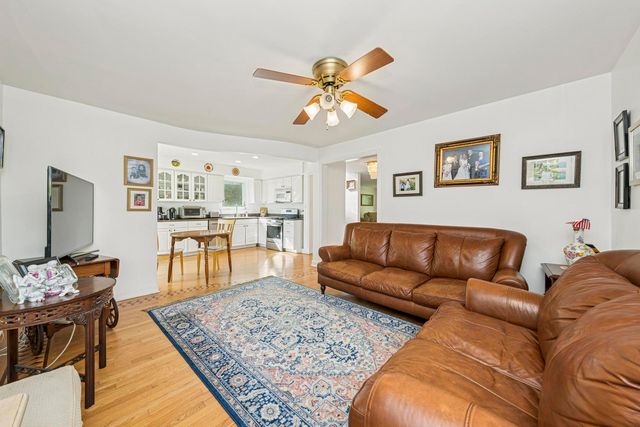 6433 N Drake Avenue, Lincolnwood, IL 60712