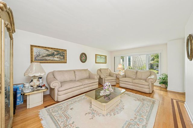 6433 N Drake Avenue, Lincolnwood, IL 60712