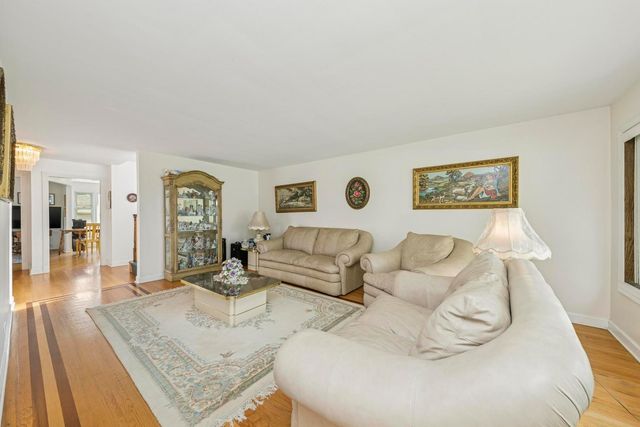 6433 N Drake Avenue, Lincolnwood, IL 60712