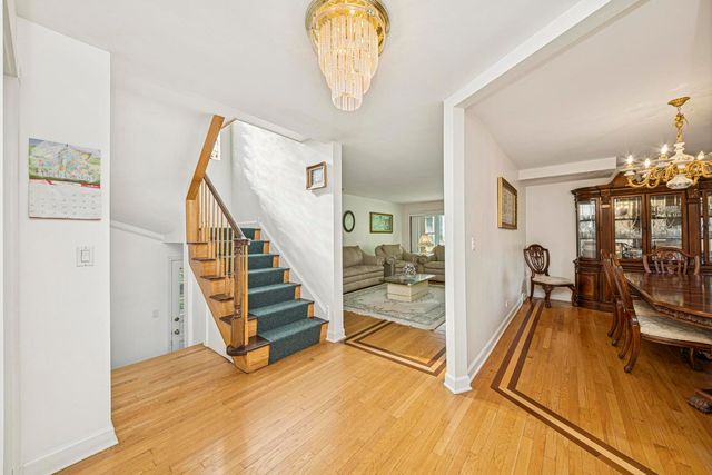 6433 N Drake Avenue, Lincolnwood, IL 60712